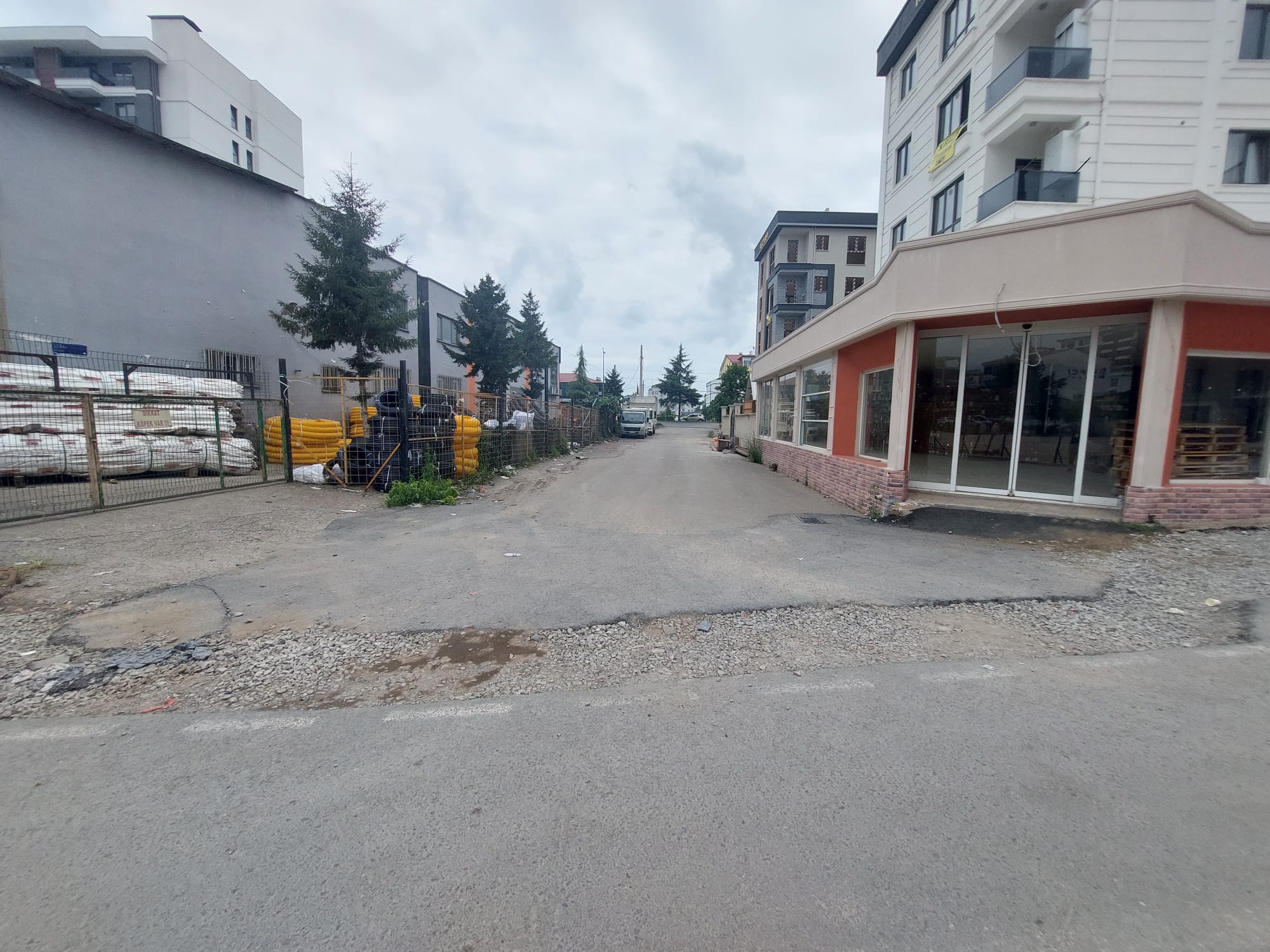 CUMHURİYET MAH. AYZEK OTEL YANINDA SATILIK EŞYALI 1+1